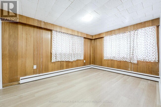 Building Photo - 77 Perivale Crescent