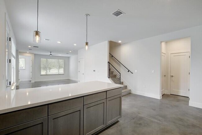 Building Photo - Rare find, in convenient location!