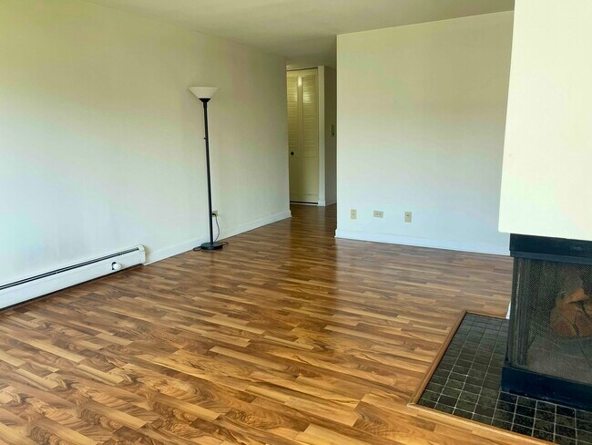 Foto del edificio - 3200 Bayside Dr
