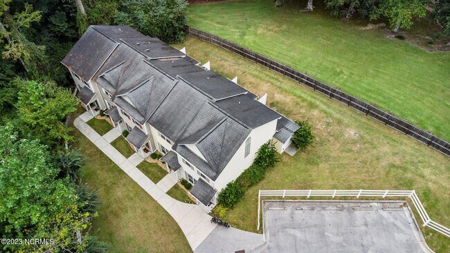 Foto del edificio - 138 Greenford Pl