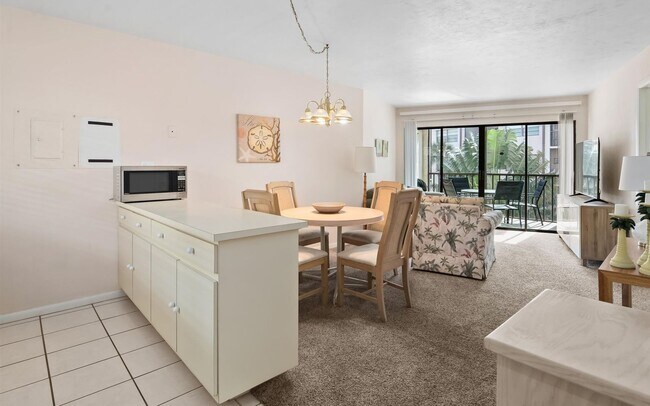 Building Photo - AVAILABLE MAY 1-2025 - Furnished 1 Bedroom...