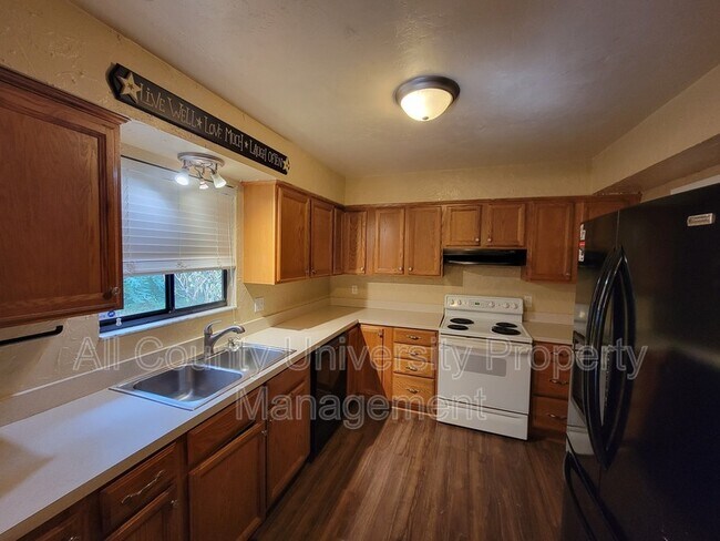 Building Photo - 4821 NW 33rd Pl