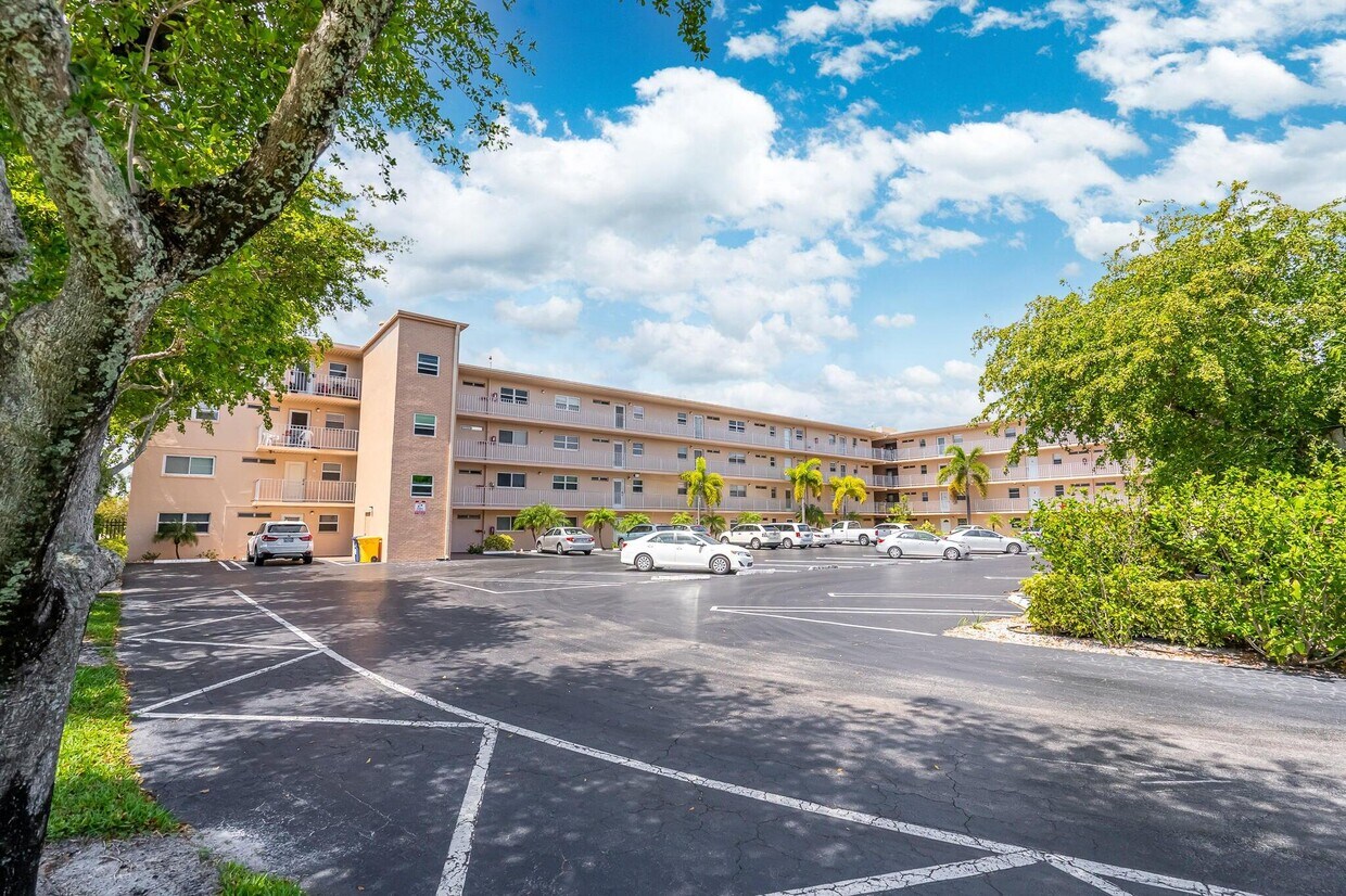 Foto principal - 2515 NE 2nd Ct