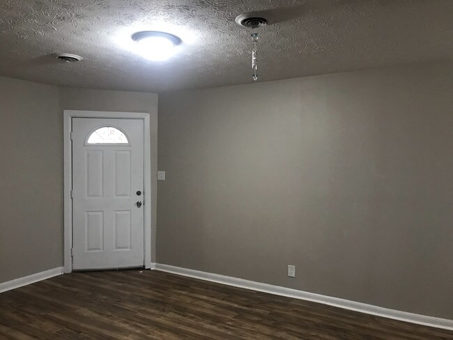 Building Photo - Hillcrest Apartments
