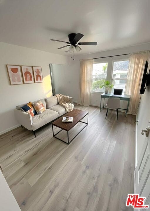 Foto del edificio - 6136 Carlos Ave