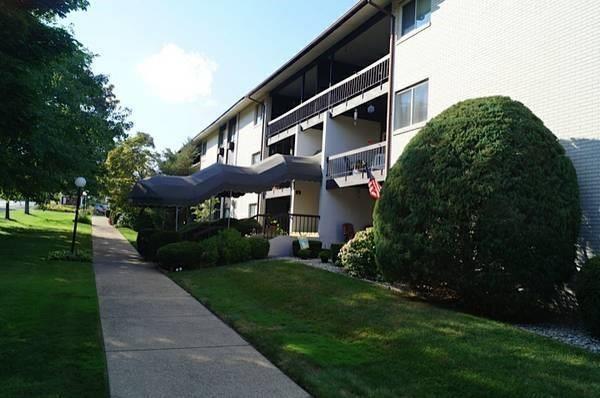 Building Photo - 400 Narragansett Pkwy