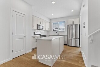 Building Photo - 8127-8228 228 St NW