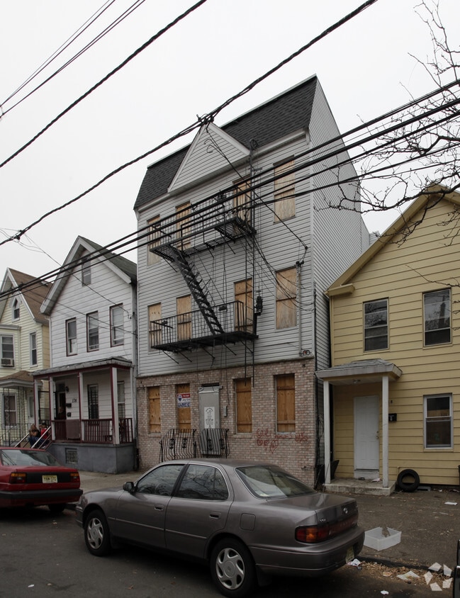 Building Photo - 176A Parker St
