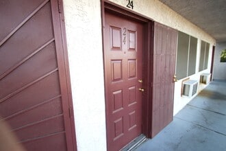 Building Photo - 797 E Harmon Ave