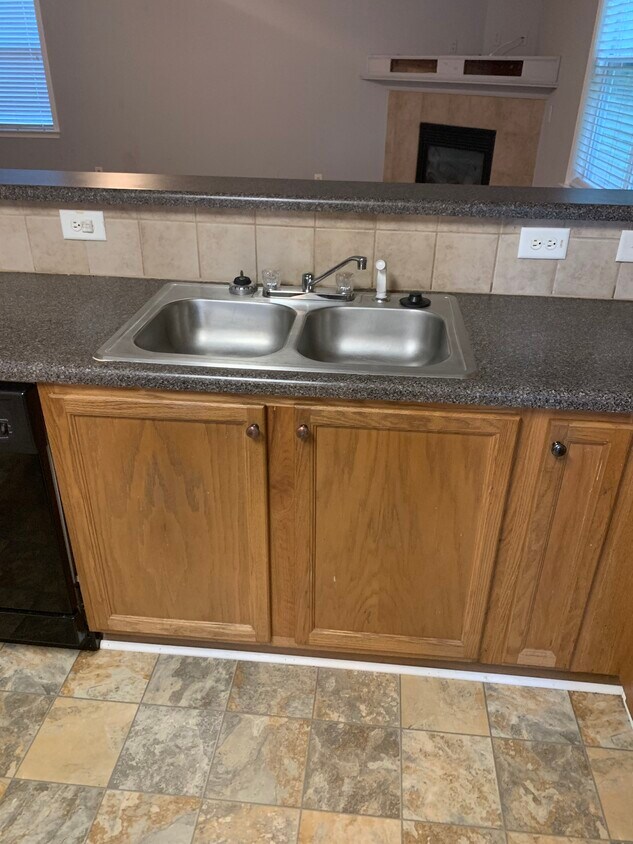 Building Photo - 432 Poplar Farms Dr