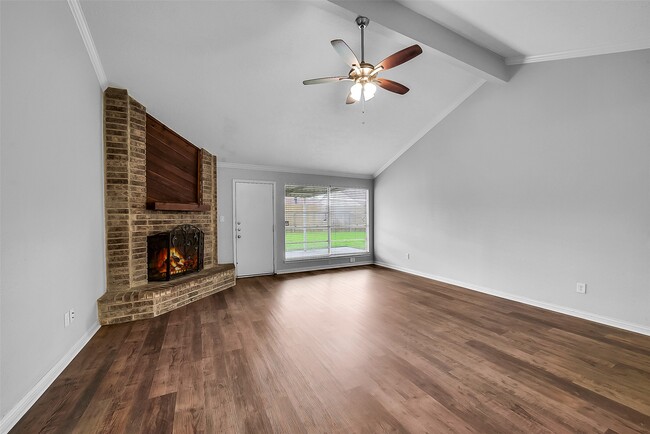Building Photo - 13618 Piney Oaks Dr