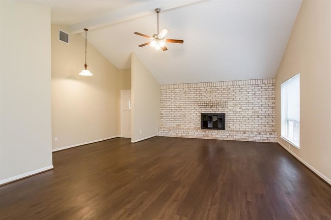 Building Photo - 25307 Wingfield Ln