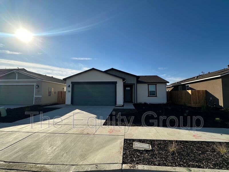 Primary Photo - 2231 N Julieann St