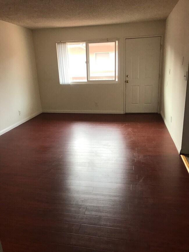 Living Room - 221 W Elm Ave