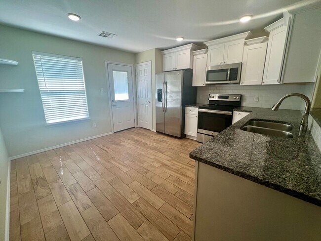 Foto del edificio - Beautiful 3 Bedroom Home in Southfield Heights Addition  **First Full Month's Rent FREE**