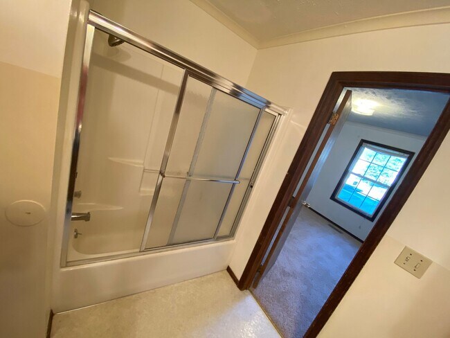 Foto del edificio - 2 bedroom with garage!