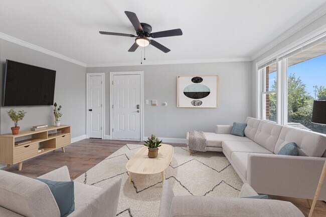 Foto del edificio - Updated 2 Bed in Lake Bluff | Parking Included | Pet Friendly | Top Schools