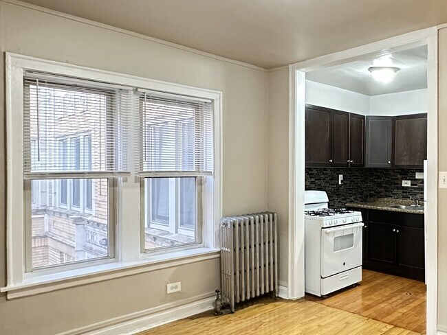 Foto del edificio - 4265 W Addison St