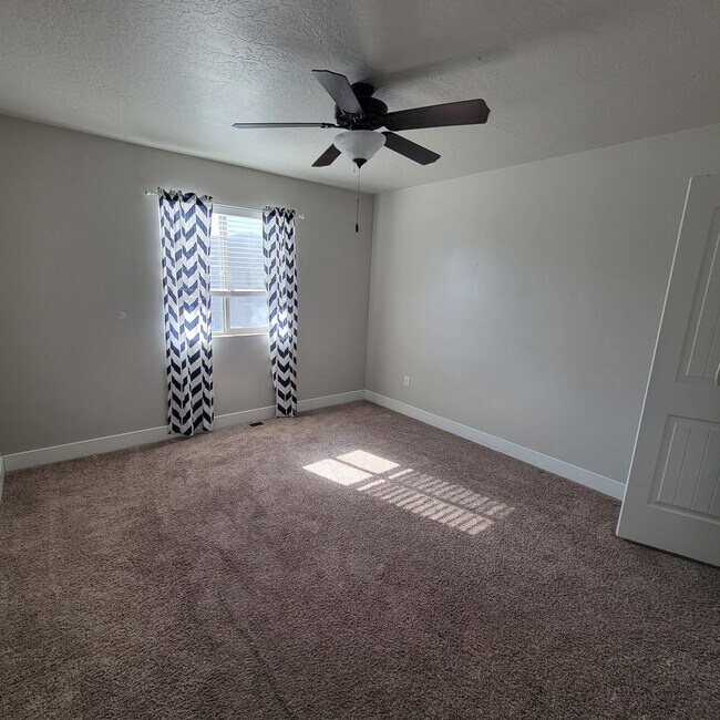 Foto del edificio - Spacious Modern Home