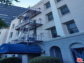 Building Photo - 657 Cochran Ave