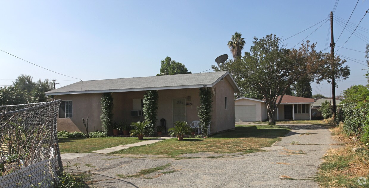 Foto del edificio - 11440-11448 Cherrylee Dr