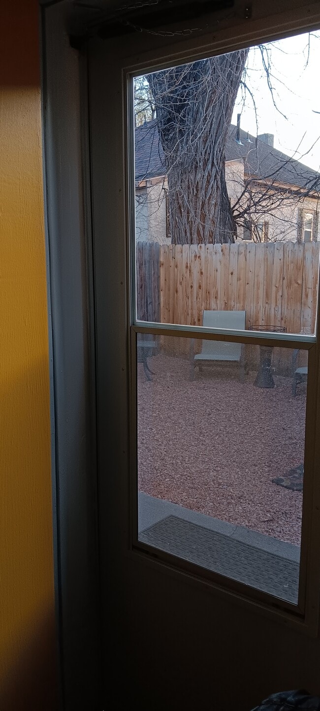 Foto del edificio - 2-1512 E Routt Ave