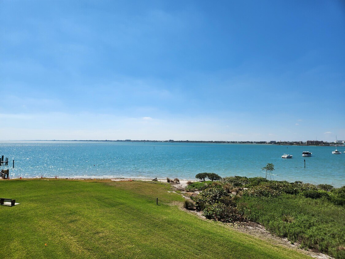 31 Harbour Isle Dr W Unit 303, Fort Pierce, FL 34949 Condo for Rent in Fort Pierce, FL