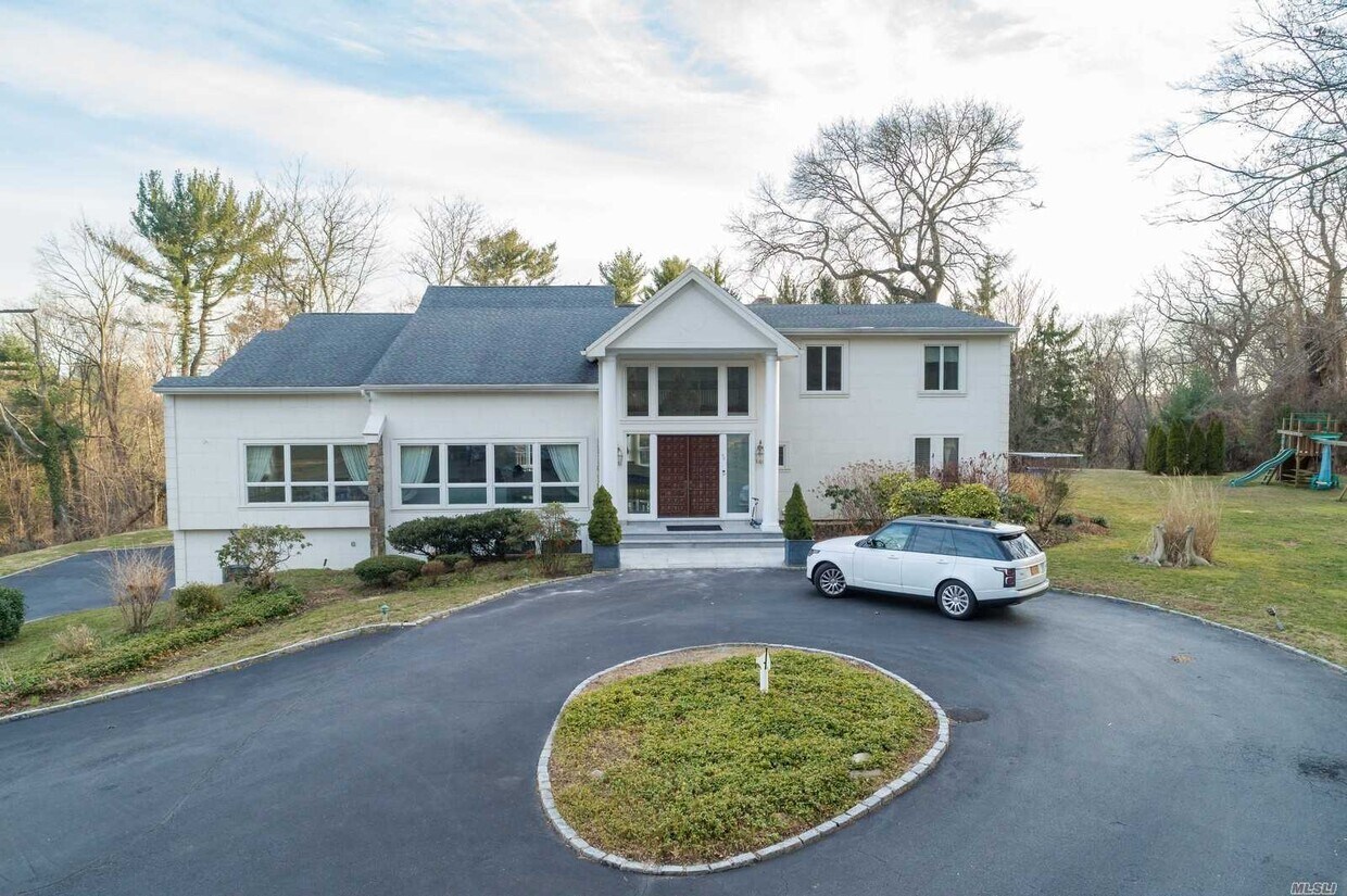 4 Paddock Ct, Old Westbury, NY 11568 House Rental in Old Westbury, NY