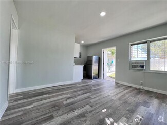 Building Photo - 2901 NW 18th St