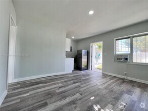 Building Photo - 2901 NW 18th St