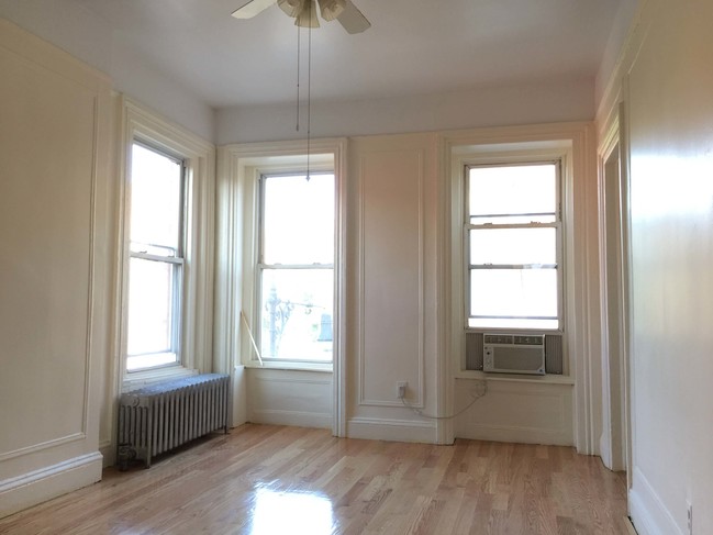 Building Photo - 736 Sackett St