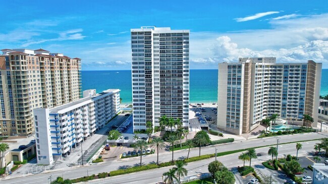 Building Photo - 3140 S Ocean Dr