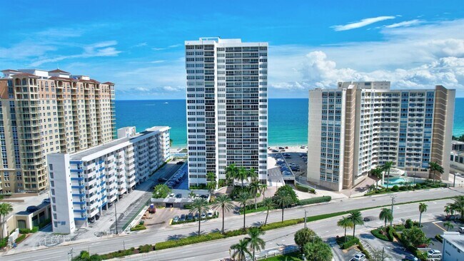 Foto del edificio - 3140 S Ocean Dr
