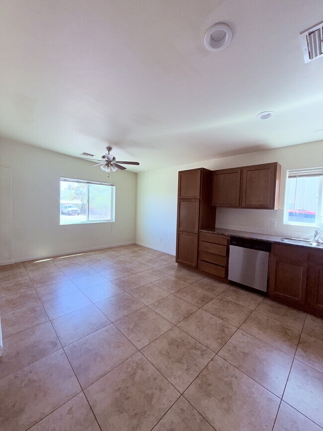 Foto del edificio - 227 E Waverly St