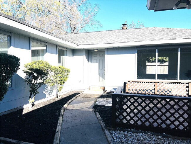 Building Photo - 13114 Benford Dr