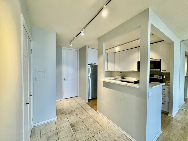 Foto del edificio - 1030 N State St