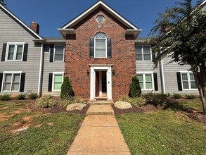 Building Photo - 1727 Robinwood Rd