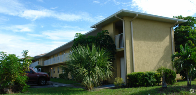 Building Photo - Hemingway Condominium Association