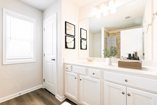 Foto del edificio - 82 Basswood Ln