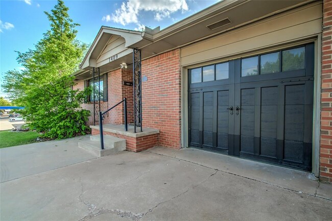 Building Photo - 1409 S Blvd