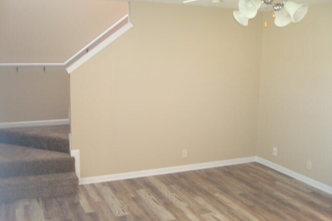 Building Photo - 331 John Henry Dr