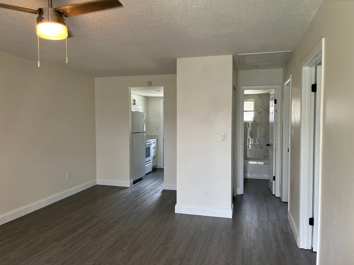 Primary Photo - 721/723 Burdick Ave