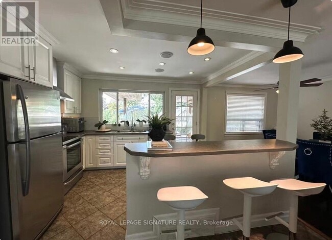 Photo du bâtiment - 1353 Sheldon Ave