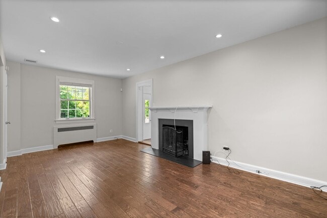 Building Photo - 3 Bed 3 Bath - Bethesda Colonial - Move-In...