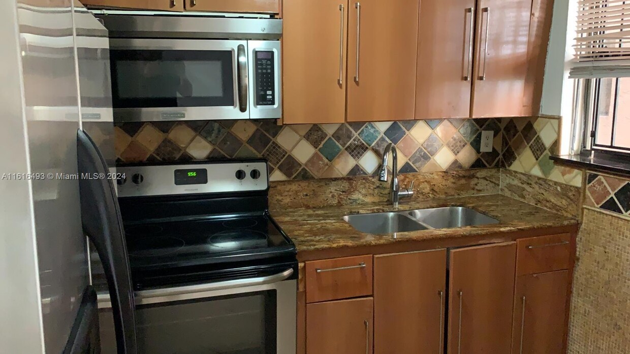 Foto principal - 142 SW 18th Ave