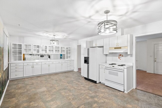 Building Photo - 3 Bedroom Pet Friendly Home For Rent With Finished Basement!