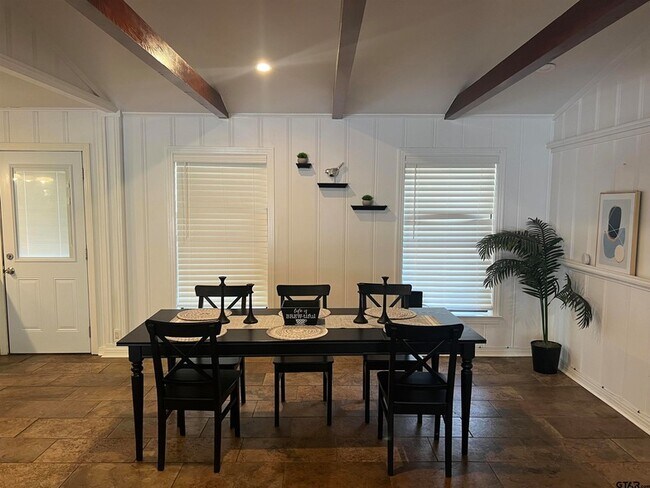 Building Photo - 1228 Carol Ln