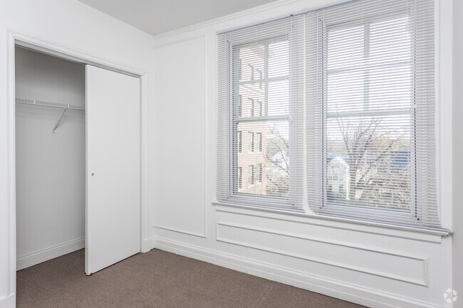 1BR, 1BA - 676 SF - (55+ only) Commonwealth Senior Apartments
