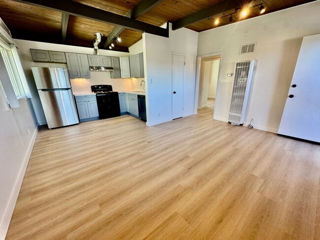 Building Photo - 6500 Donal Ave