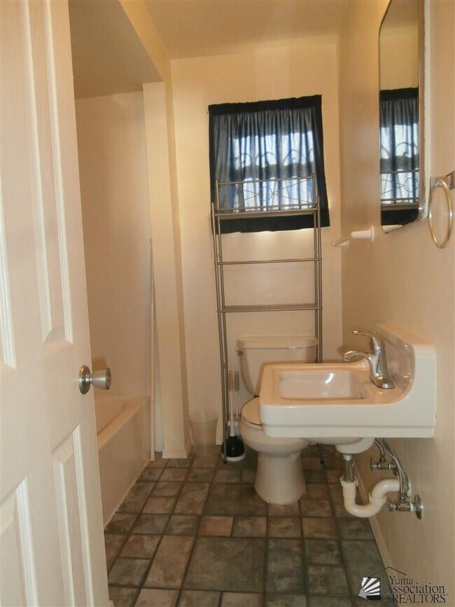 Foto del edificio - 335 S 2nd Ave